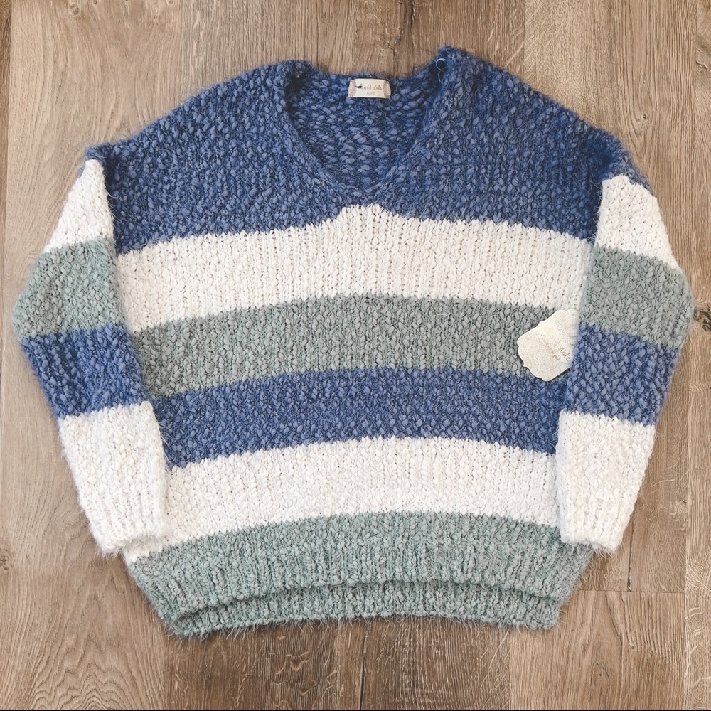 Altar’d State Sweater - Picture 3 of 4